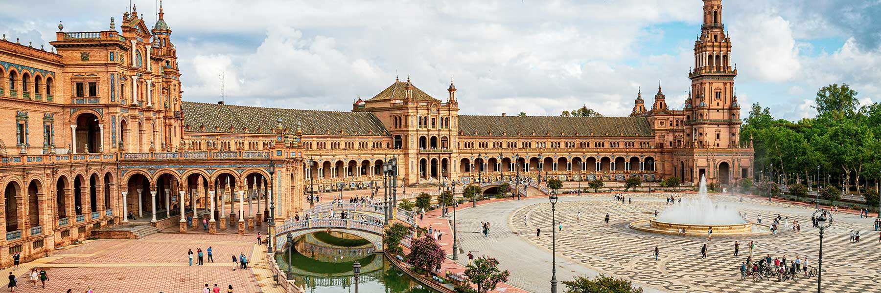 Plaza de España, Avenida Isabel la Católica, Seville, Spain.